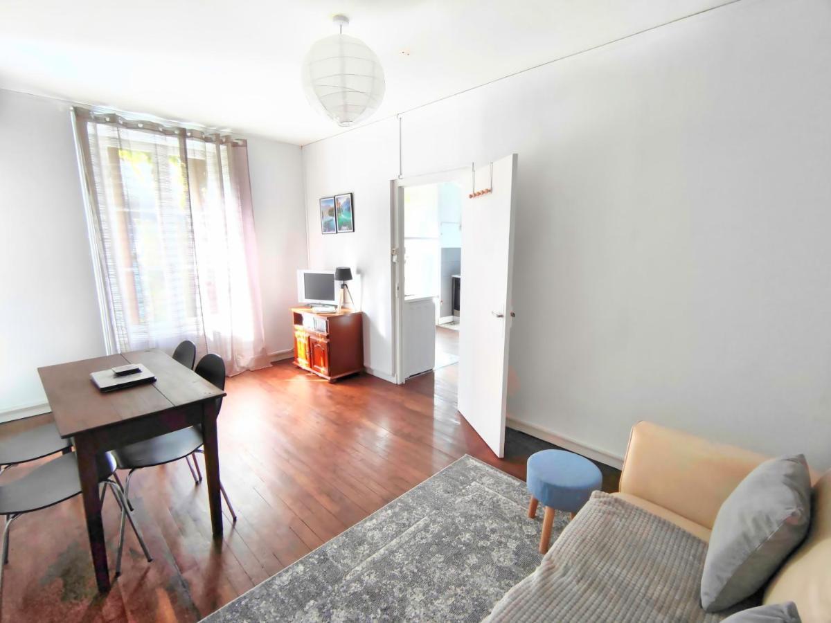 Number 22 - Le Dorat - Apartment One With Garden & Free Parking Zewnętrze zdjęcie