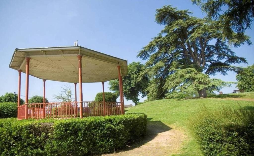 Number 22 - Le Dorat - Apartment One With Garden & Free Parking Zewnętrze zdjęcie